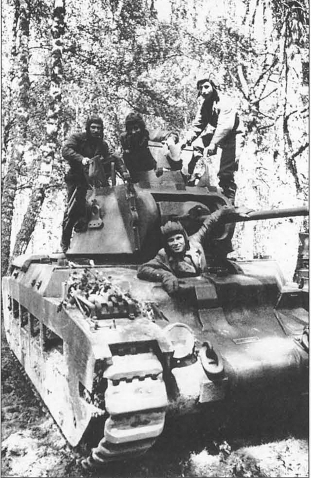 Советский экипаж британского танка «Матильда» на Брянском фронте. Лето 1942