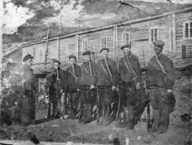 Подготовка призывников в Эльбрусском ОСОАВИАХИМе. поселок Эльбрус, Кабардино-Балкарская АССР. 1941