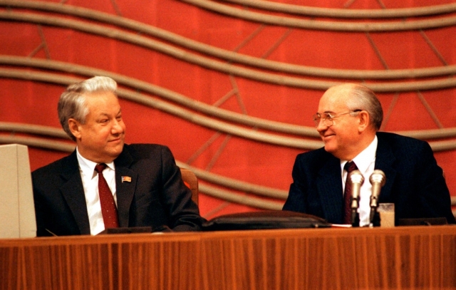 Борис Ельцин и Михаил Горбачев 