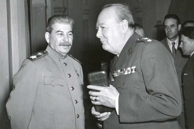  Сталин и Черчилль на Ялтинской конференции, 1945