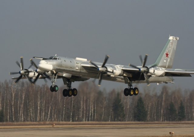 Дальний бомбардировщик Ту-95 