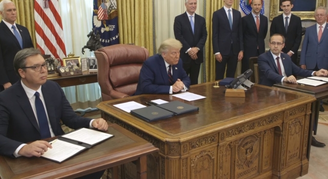 Президент Дональд Трамп объявил об историческом прорыве между Сербией и Косово. Визит в Вашингтон 
