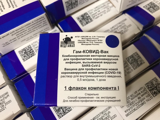Вакцина «Спутник V» получила постоянную регистрацию в России