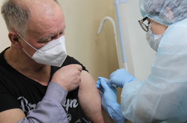 Жителей Приморья старше 60 лет обязали вакцинироваться от COVID-19