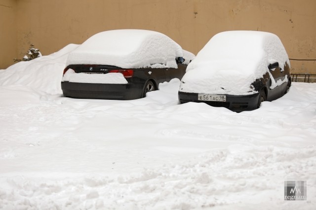 Заснеженные машины 