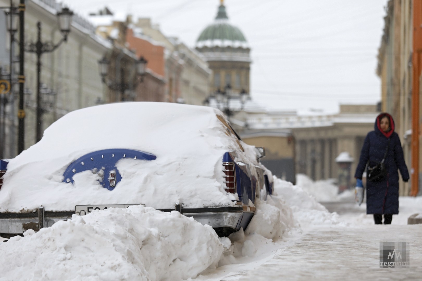 Заснеженный автомобиль 
