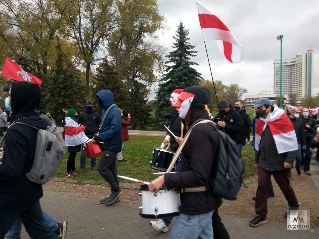 Протестующие в масках. Минск