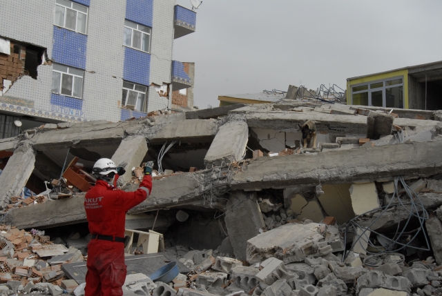 Последствия землетрясения в Турции в 2011 году 