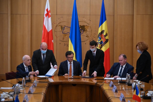 Подписание меморандума о взаимопонимании между Тбилиси, Киевом и Кишинёвом