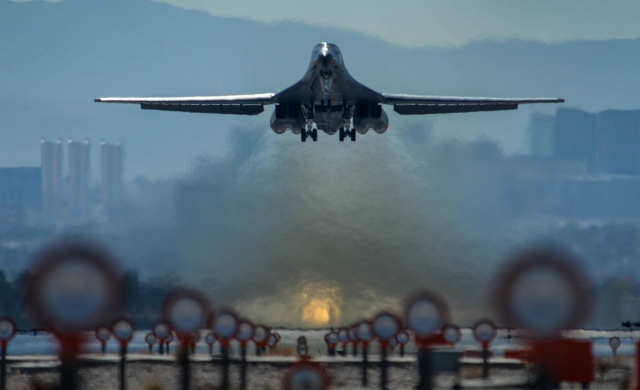 Бомбардировщик B-1 Lancer 