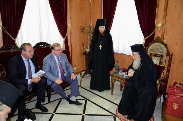 Патриарх Иерусалимский Феофил встречается с Сергеем Степашины и послом России в Израиле Анатолием Викторовым