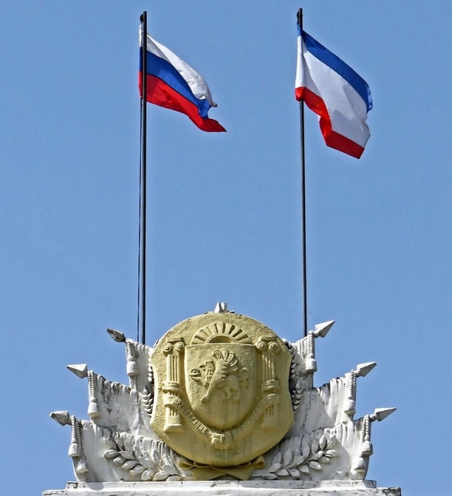 Флаги России и Крыма 