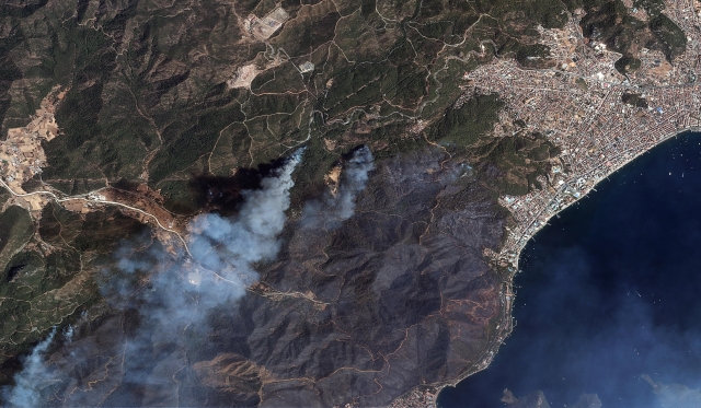 Лесные пожары в Турции. (с) twitter @tcsavunma (Министерство обороны Турции)