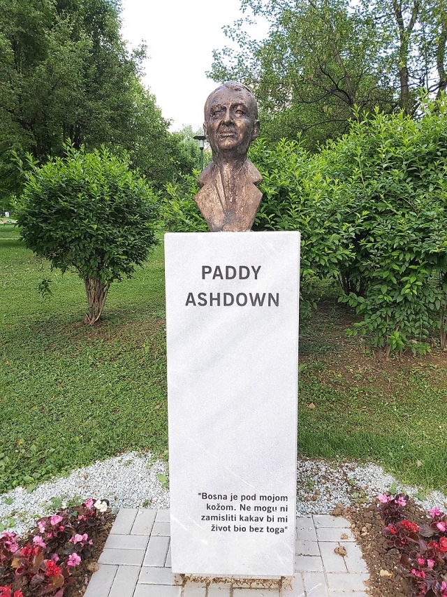 Памятник Пэдди Эшбаума 