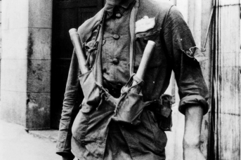 Китайский солдат во время боёв за Шанхай. 1937