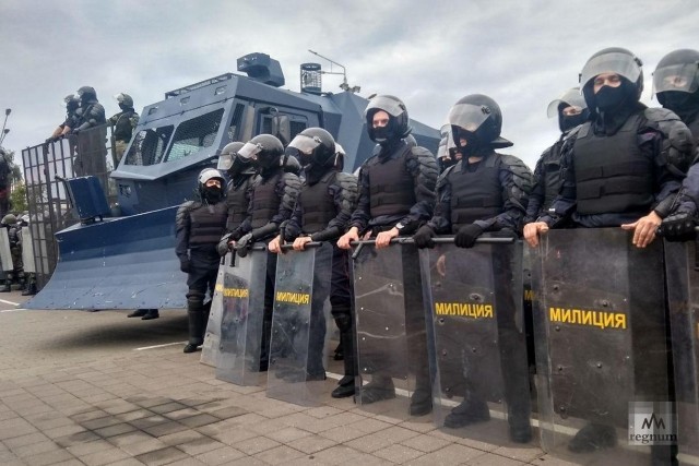 ОМОН в Минске во время протестов в 2020 году