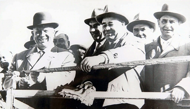 Никита Хрущев и Петр Шелест на открытии Северо-Крымского канала в октябре 1963 года
