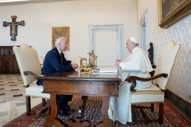 Президент США Джо Байден и папа Римский Франциск