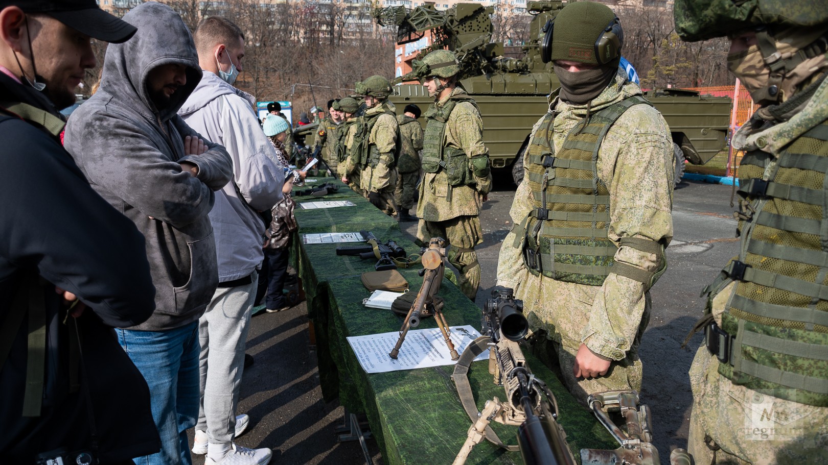 Выставка вооружений на военно-патриотическом фестивале во Владивостоке 