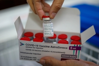 Вакцина от коронавируса компании AstraZeneca (сс) Julieth Méndez. Presidencia de la República de Costa Rica