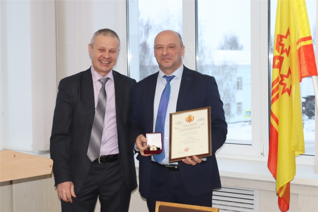 Экс-мэру Алатыря Сергею Лукишину вручили благодарность от главы Чувашии и часы
