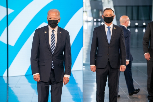 Анджей Дуда и Джо Байден на саммите НАТО