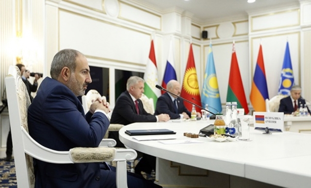 Премьер-министр Армении Никол Пашинян на заседадии Совета коллективной безопасности ОДКБ 