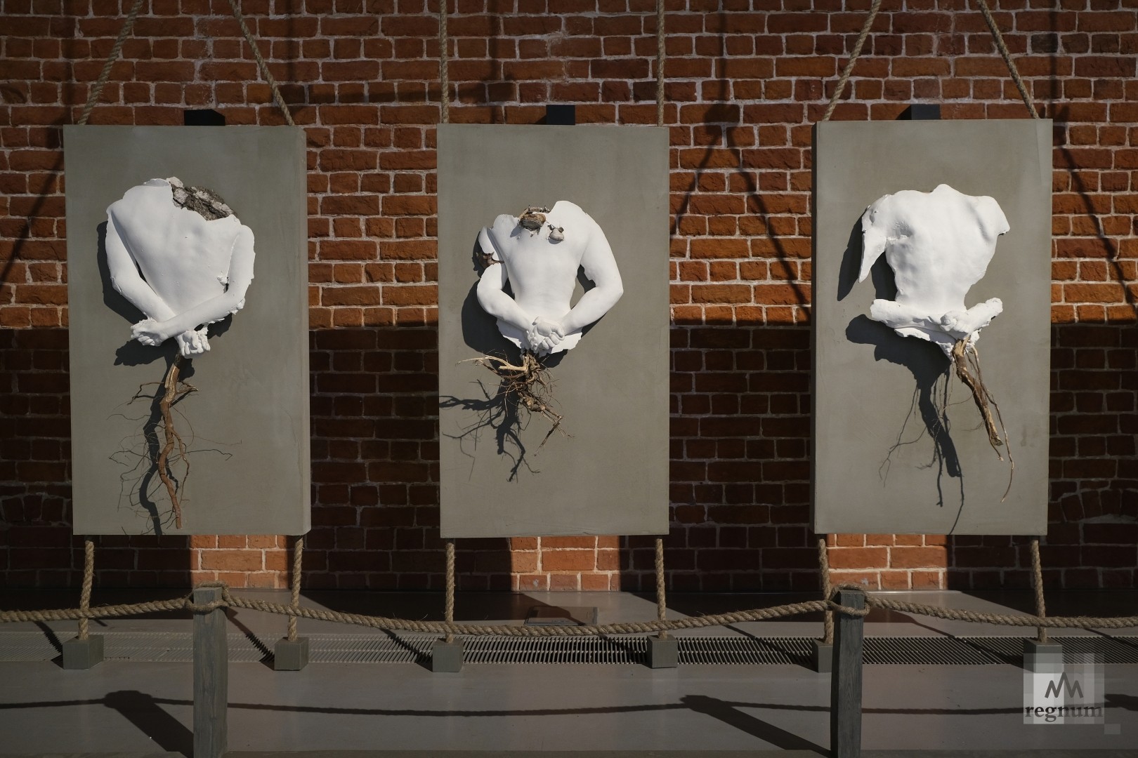 Маяна Насыбуллова. Позиция пленника. Выставка «Названо Вазари. Готика». Нижегородский музей современного искусства «Арсенал» 