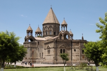 Кафедральный собор в Эчмиадзине (cc) Areg Amirkhanian