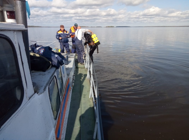 Поиски тел мужчин, погибших на Костромском водохранилище 