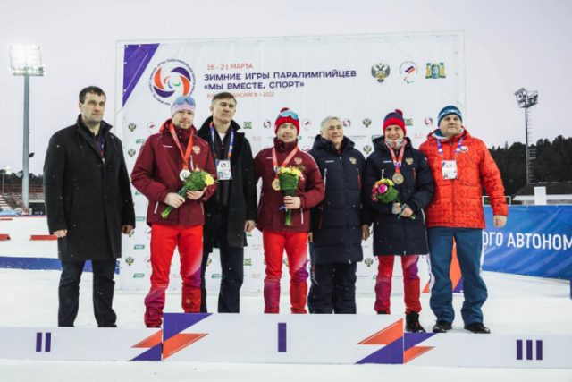 В Ханты-Мансийске завершился первый соревновательный день Зимних Игр Паралимпийцев. Медали разыгрывали в лыжных гонках