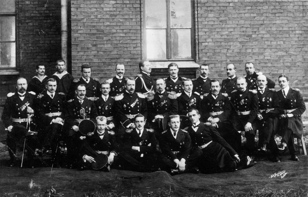 Командование, преподаватели и слушатели Учебного отряда подводного плавания Балтийского флота. 1911 г.