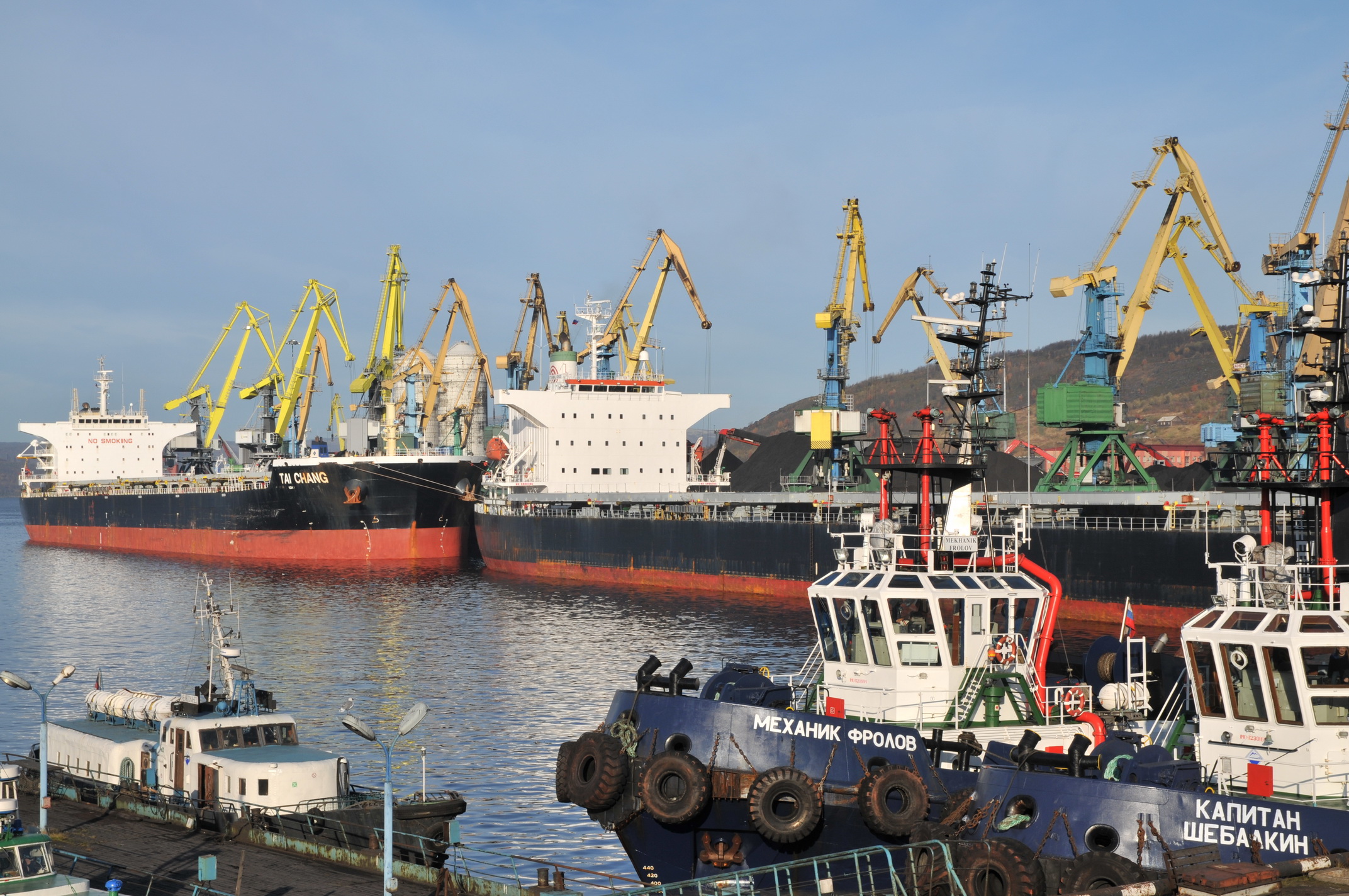 Какие грузы в мурманске. Морской порт Мурманск. Мурманский торговый порт. Северный порт Мурманск. Морпорт Мурманск.