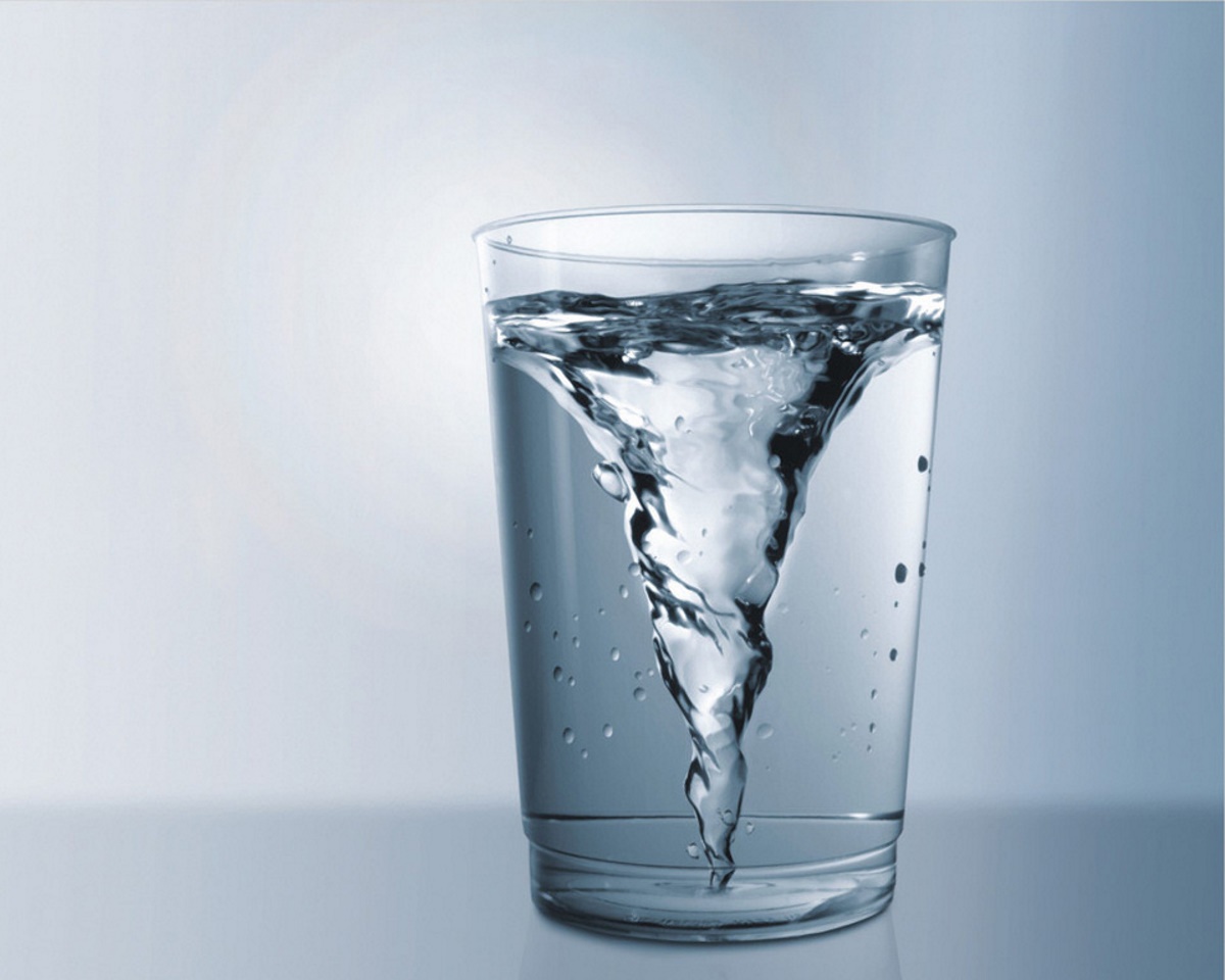 Параболоид в стакане с водой