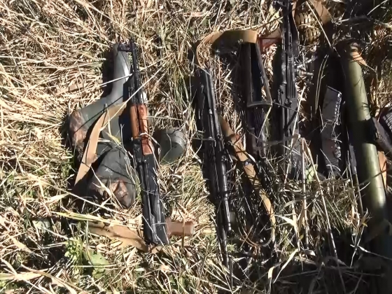 Найденное на месте боестолкновения в селе Куруш оружие боевиков 