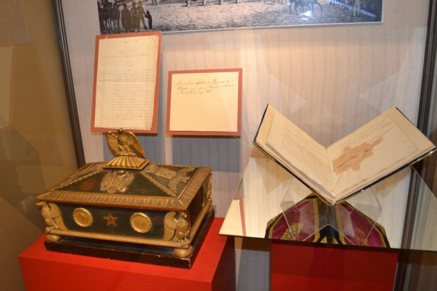 Конституция Царства Польского и бронзовый ларец хранятся в Центральном историческом архиве