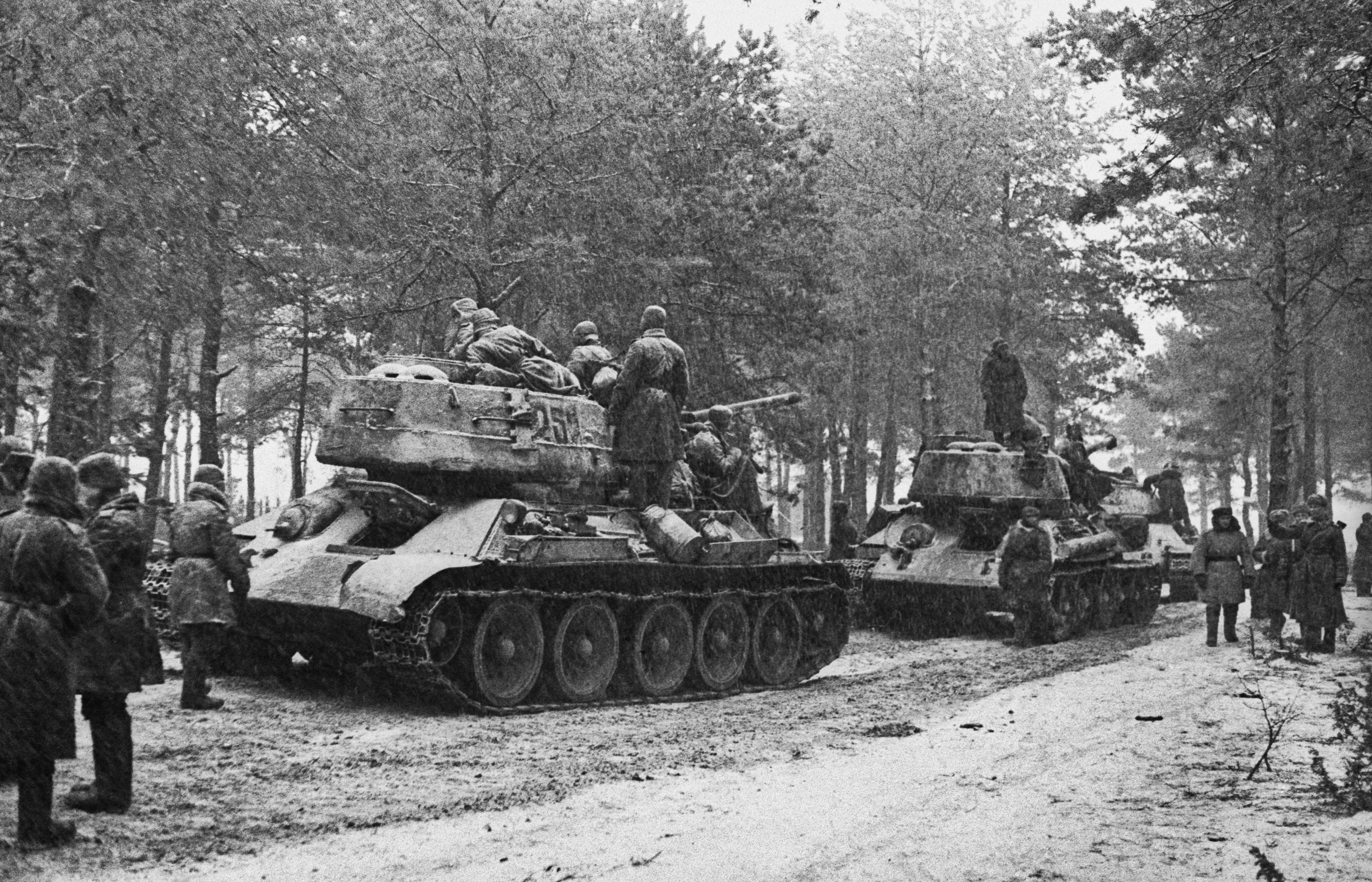 2 восточно прусская операция. Восточно-Прусская наступательная операция. Восточно Прусская операция 1945 года. Т-34-85 Восточная Пруссия. Танк т 34 1945 года.
