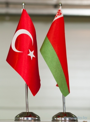 Флаги Белоруссии и Турции