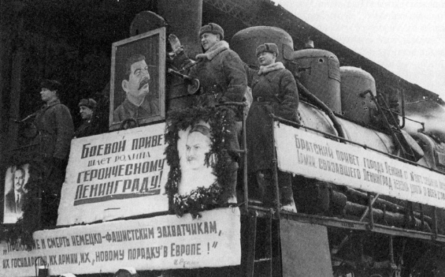 Первый поезд, прибывший в блокадный Ленинград по дороге Поляны — Шлиссельбург, Финляндский вокзал, 7 февраля 1943 г