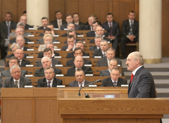 Александр Лукашенко выступает с ежегодным посланием к белорусскому народу и Национальному собранию