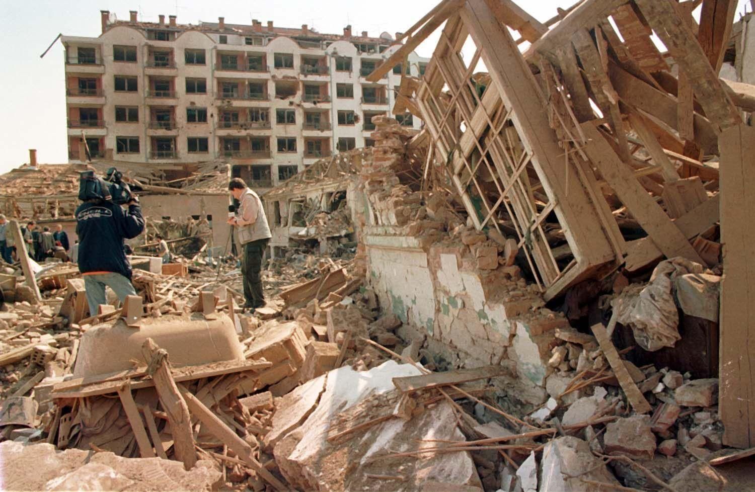 Бомбардировки югославии сколько погибло. Бомбардировка Косово 1999. Белград НАТО 1999. Сербия бомбардировки НАТО 1999 Югославия.