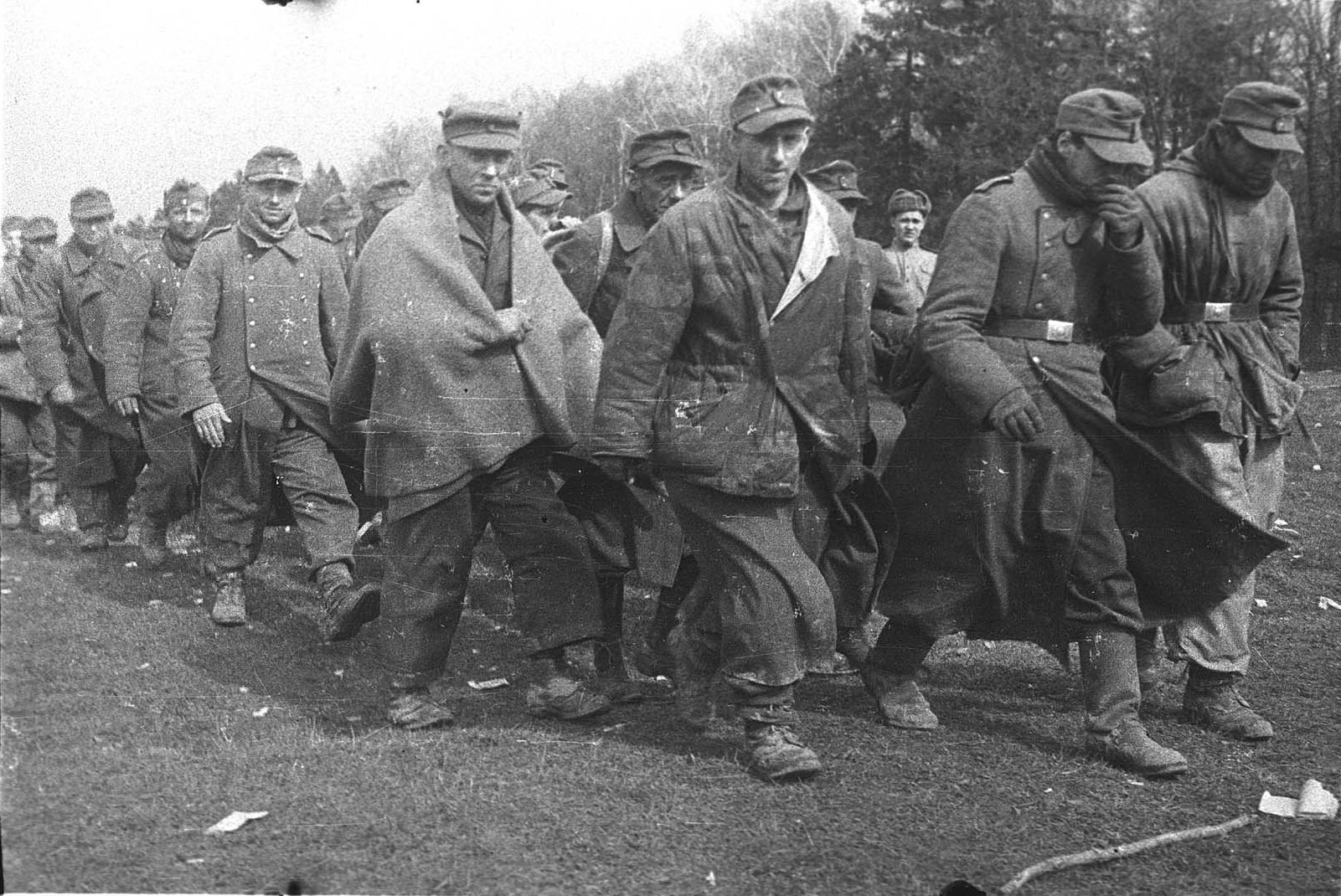 Группа пленных немцев 1945
