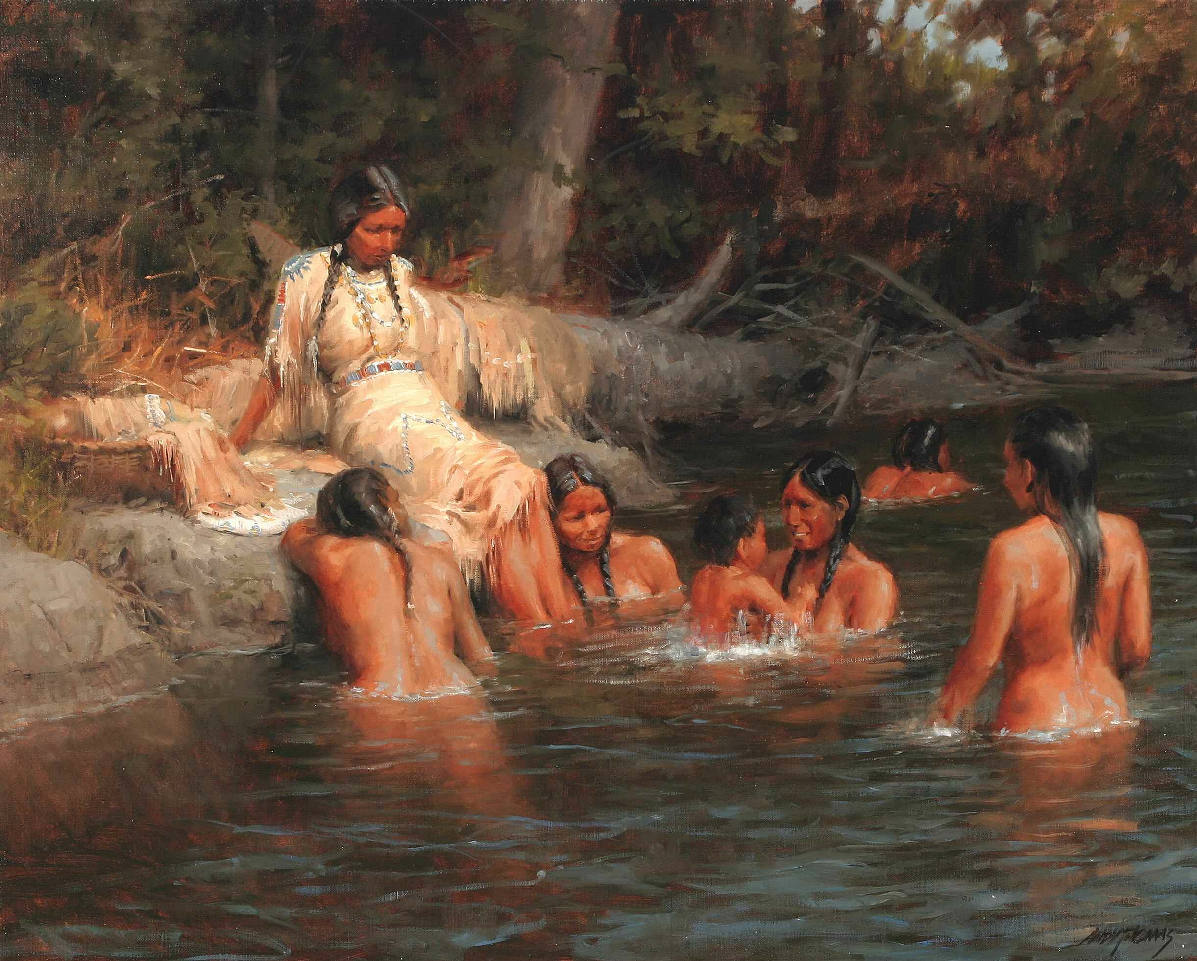 Голые девушки купаются в реке