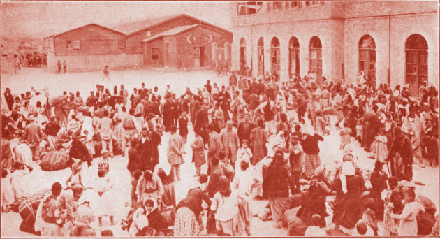 Армяне процветающего города собрались по приказу властей для депортации. Сразу за городом они были убиты. 1915