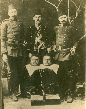 Турецкие солдаты и их жертвы