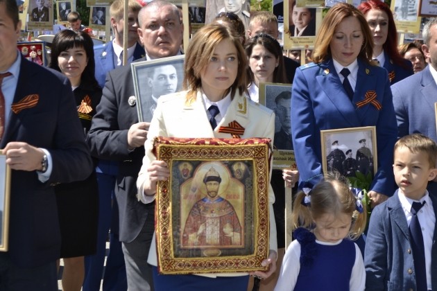 Прокурор Крыма прошла в колонне «Бессмертного полка» с иконой Николая II