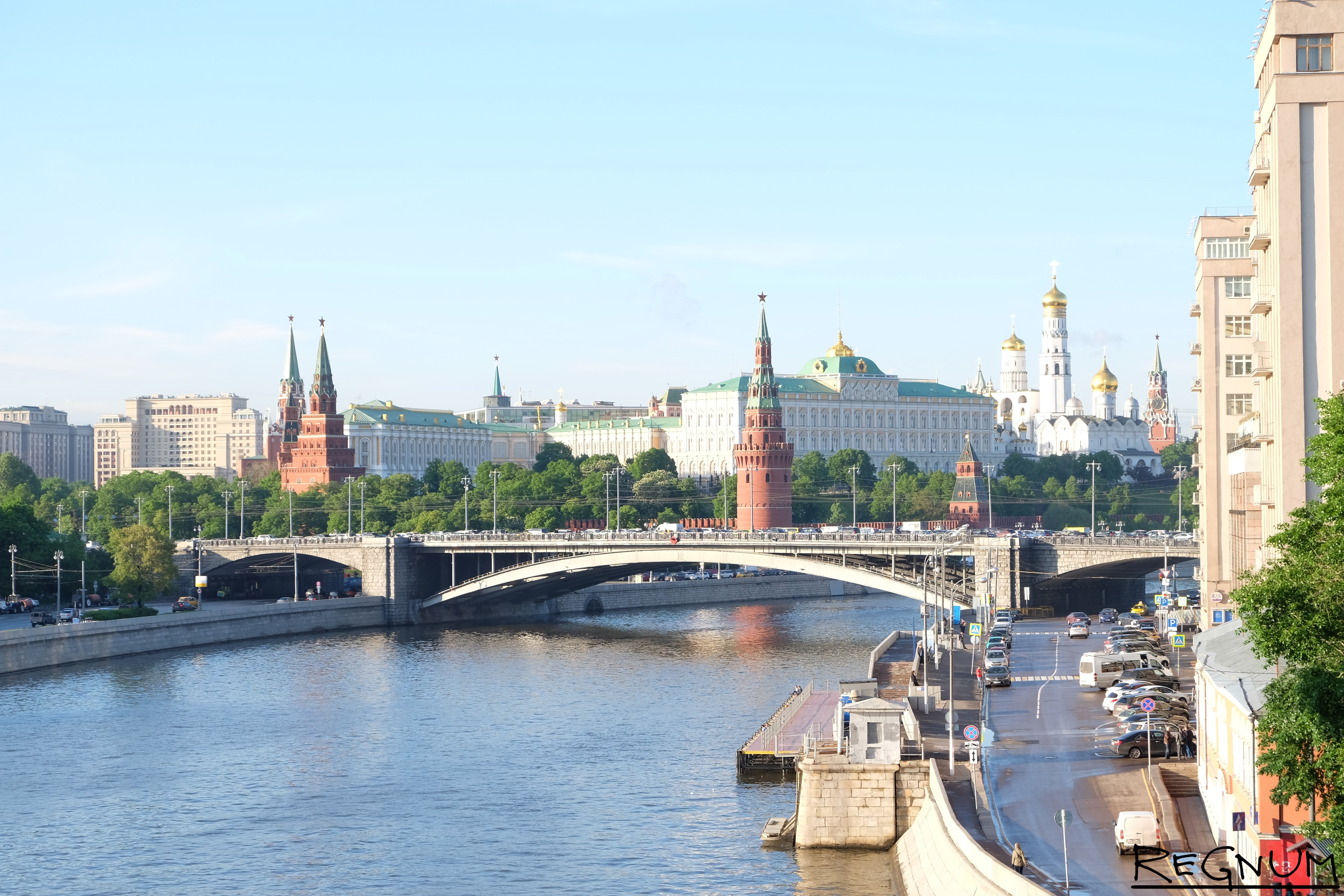 Москва ушел. Москва открыта. Обои на рабочий стол Москва утром. Фото Москвы на рабочий стол. Теплая Москва.