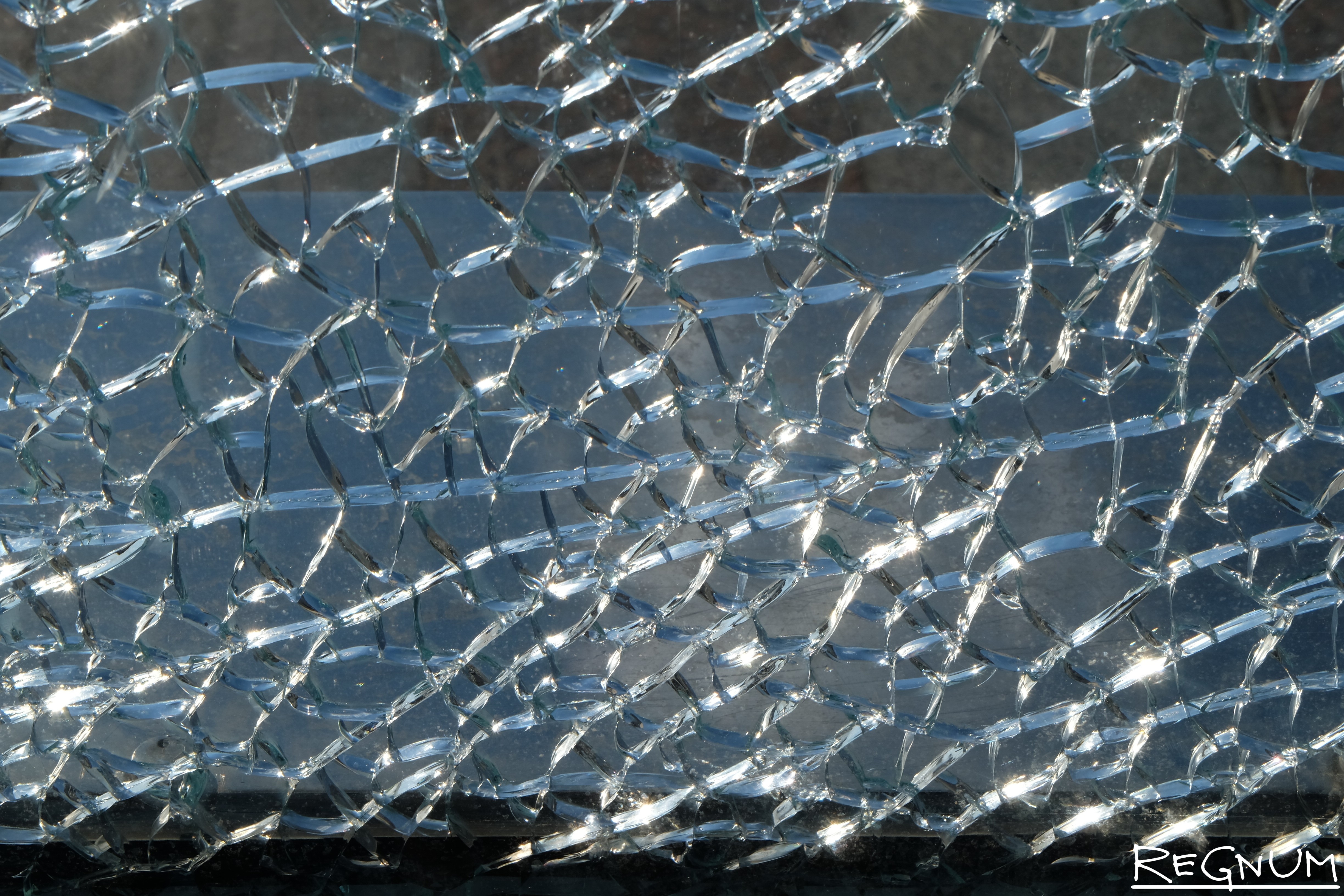 Стеклянные трещины. Трещина стекла. Текстура разбитого стекла. Текстура трещин стекла. Треснутое стекло.