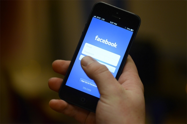 Facebook вынуждает пользователей iPhone установить новое приложение Moments
