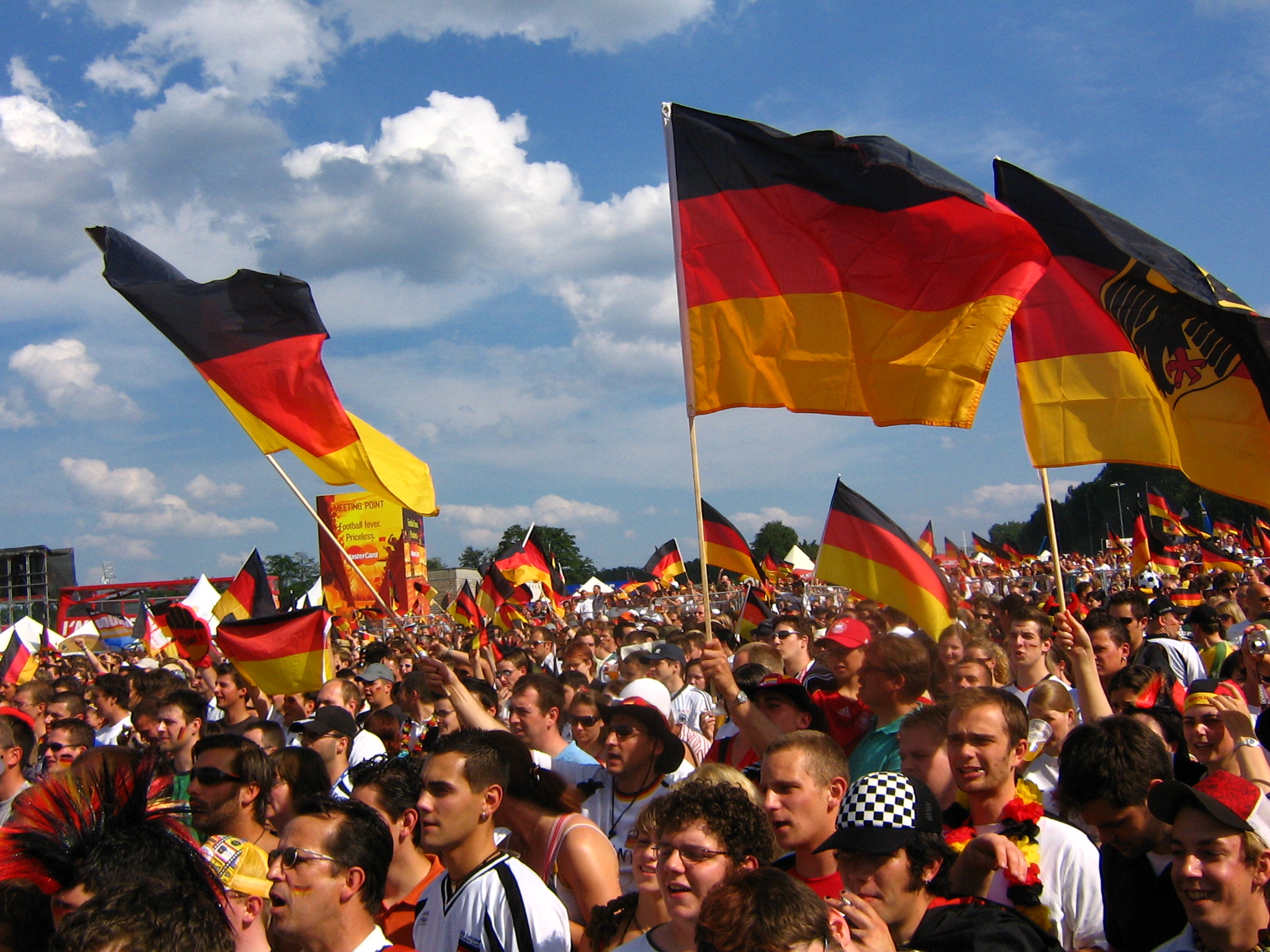 Численность населения человек в германии. Народы Германии. Население Германии. Германия люди. День немецкого единства.
